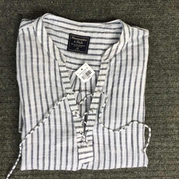 Abercrombie and Fitch Top Size XS - Picture 2 of 3